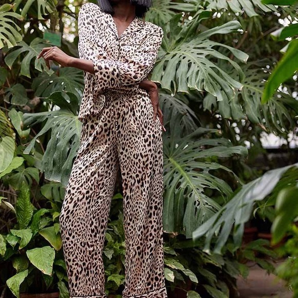 NWT! Victoria's Secret XL Leopard‎ Print Satin Pajama Set Long Sleeve Loungewear